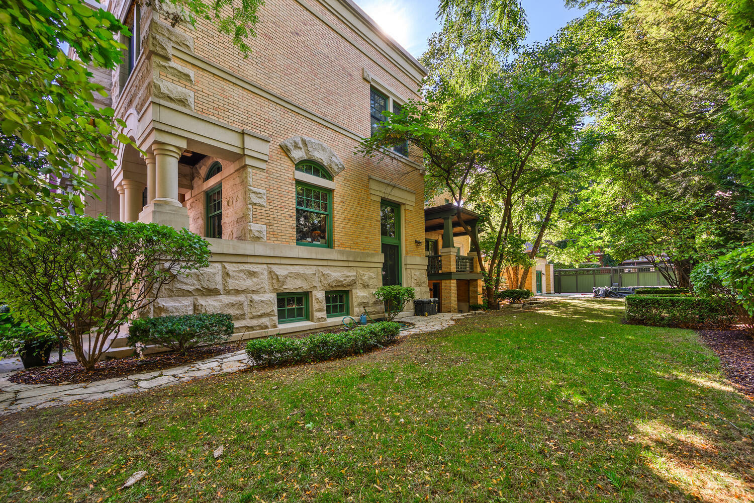 Property Photo:  2210 N Orchard Street  IL 60614 