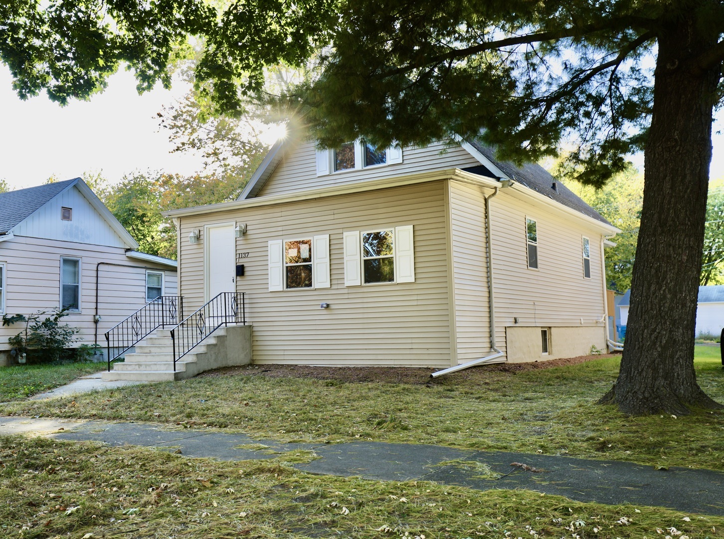 Property Photo:  1137 S 4th Avenue  IL 60901 