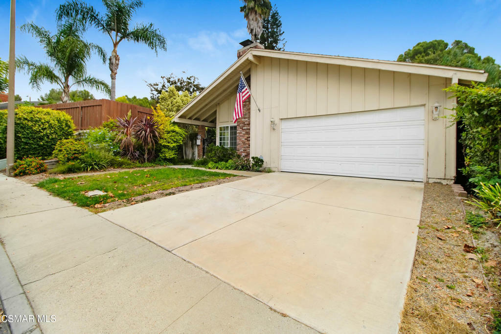 Property Photo:  2040 Shady Brook Drive  CA 91362 