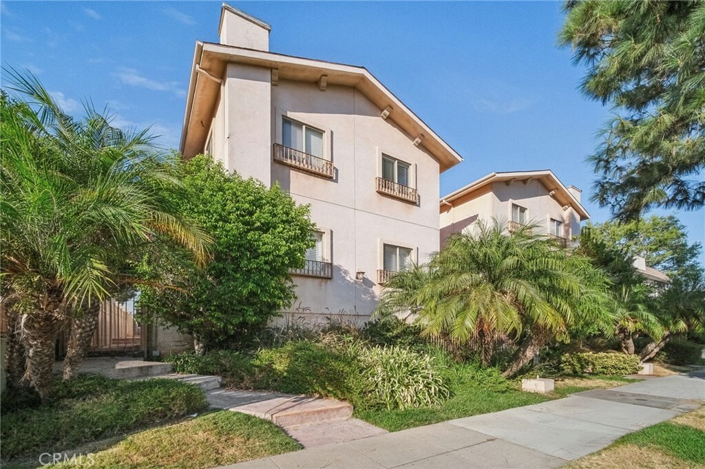 17311 Chatsworth Street 4  Granada Hills CA 91344 photo