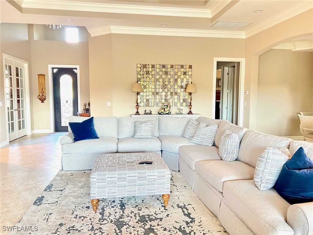Property Photo: 7352 Lantana Way FL 34119