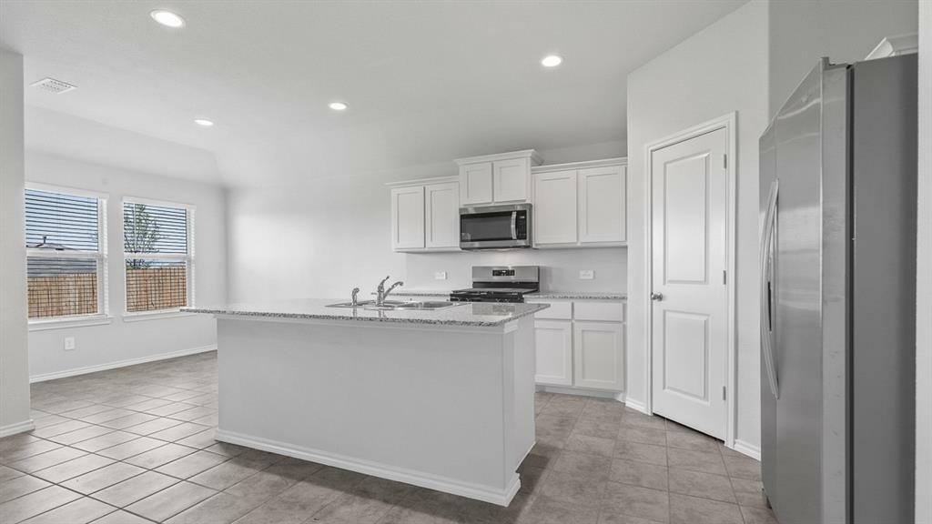 Property Photo:  360 Wildrose Circle  TX 76033 