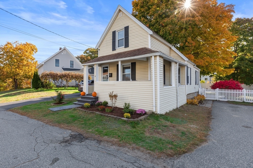 Property Photo:  8 Elm St  MA 01867 