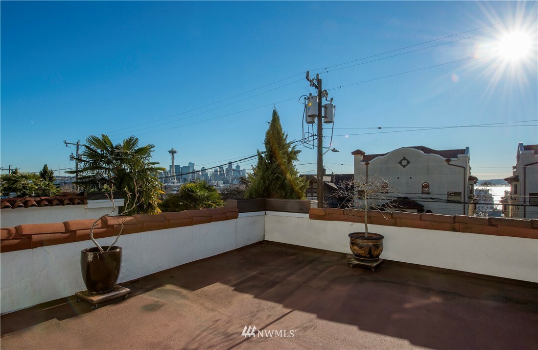 Property Photo:  348 W Olympic Place 202  WA 98119 