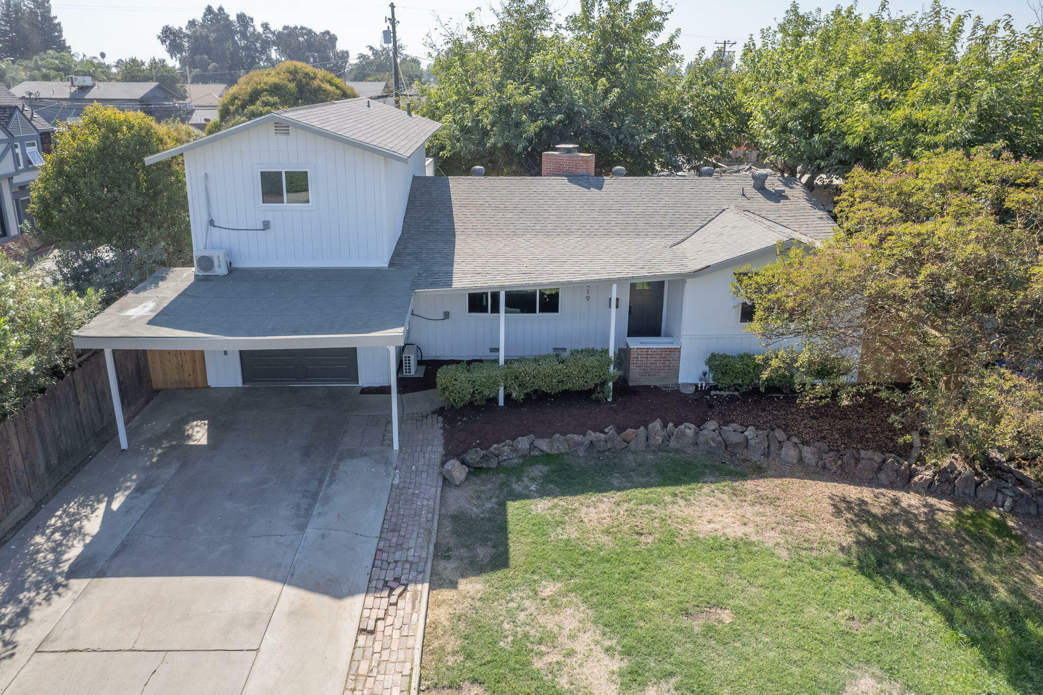 Property Photo:  619 W Tulare Avenue  CA 93277 