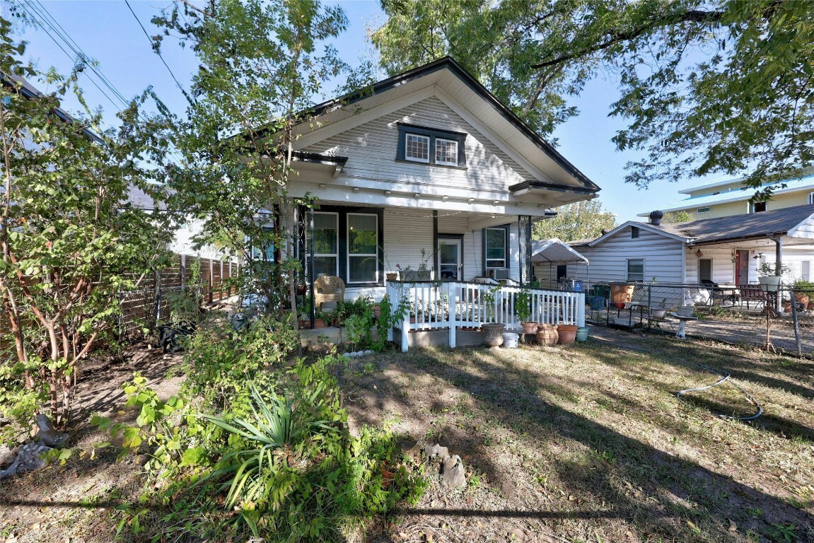 Property Photo:  1004 Vargas Road  TX 78741 