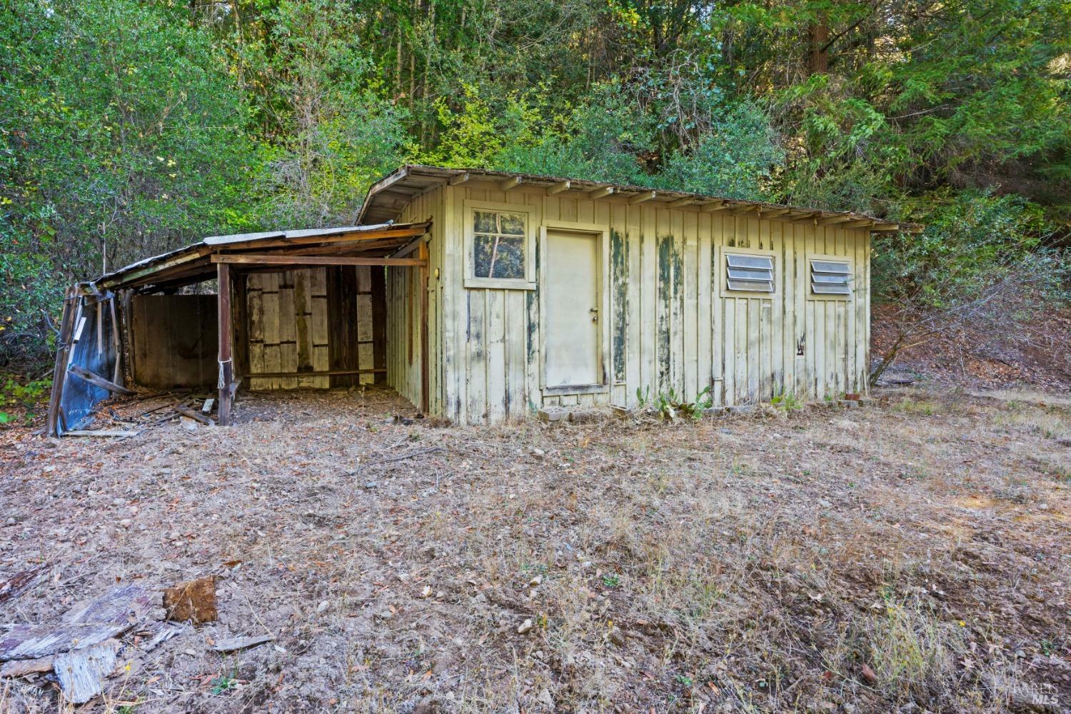 Property Photo:  31001 N Highway 101 Highway  CA 95490 