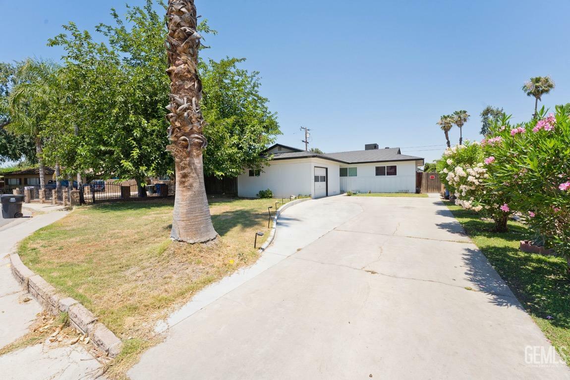 Property Photo:  2308 Carol Place  CA 93304 