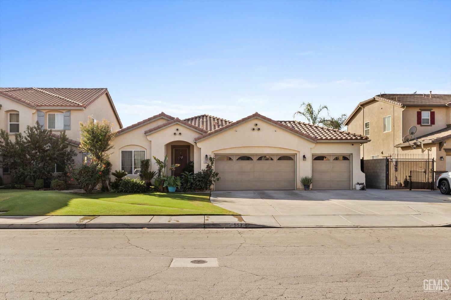 Property Photo:  5523 Viewcrest Drive  CA 93313 