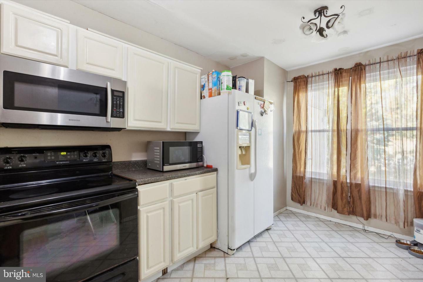 Property Photo:  2209 Lisa Drive  PA 18976 