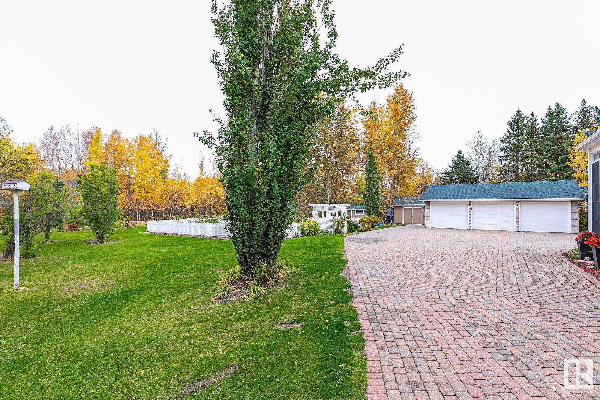 Property Photo:  52222 Rge Road 274 37  AB T7X 3T6 