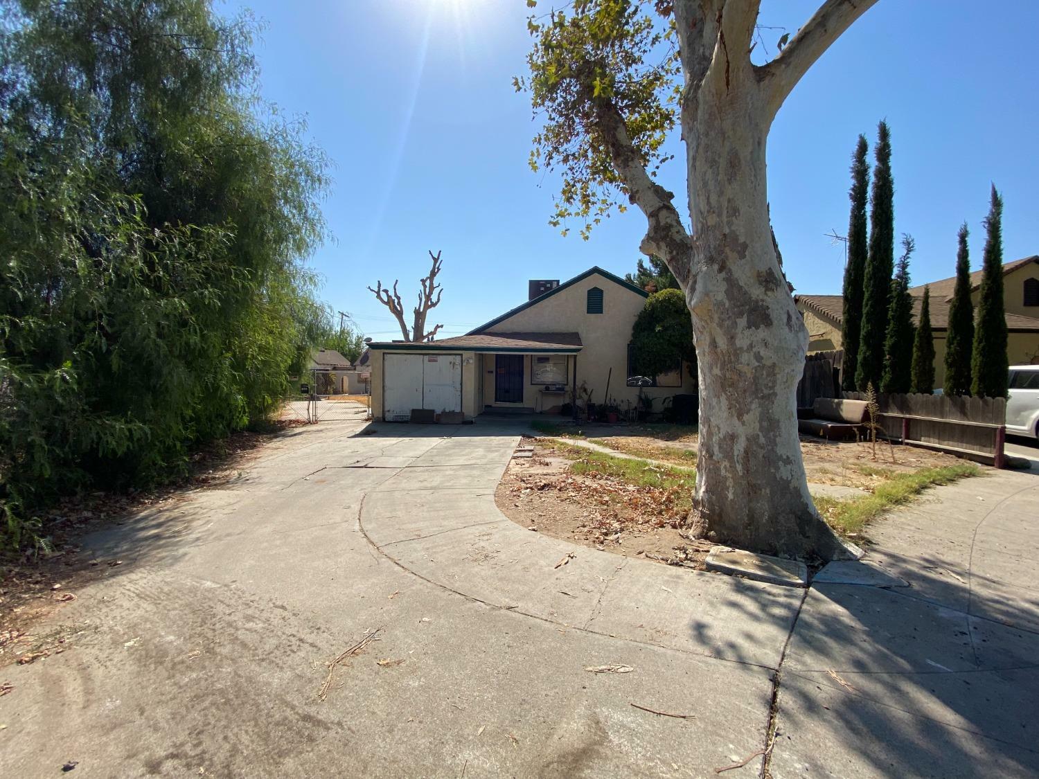 Property Photo:  732 E Simpson  CA 93704 