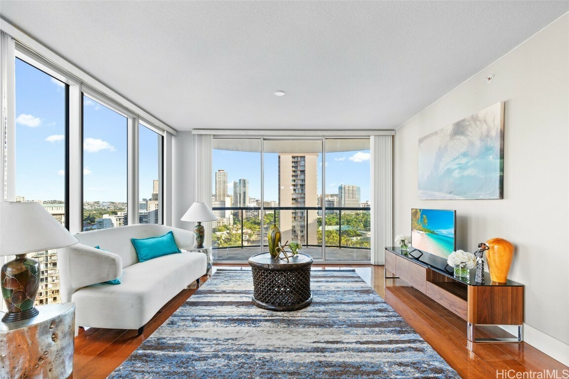 Property Photo: 1837 Kalakaua Avenue 1704 HI 96815