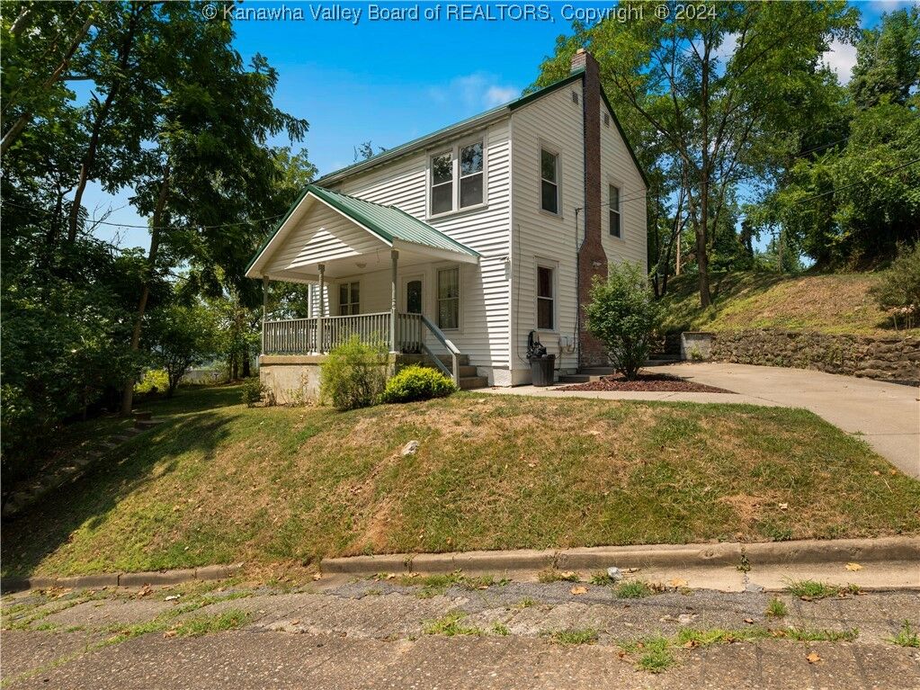 Property Photo: 709 Bowen Street WV 25301
