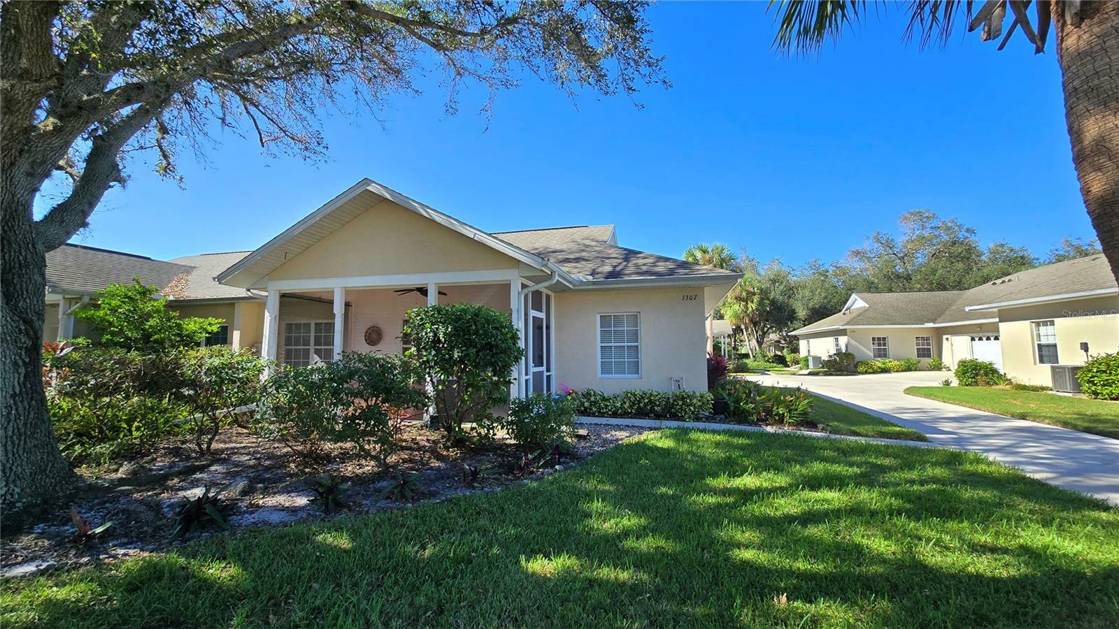 Property Photo:  1307 Red Oak Lane  FL 33948 