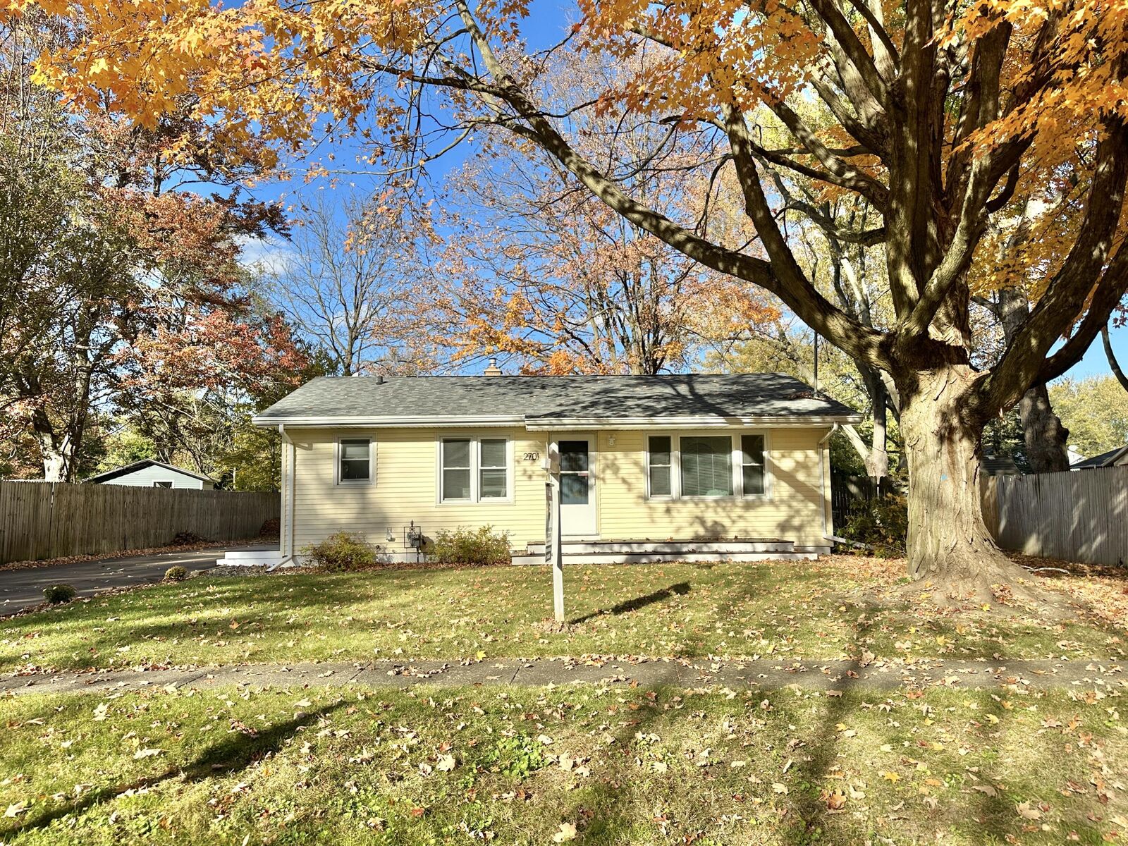 Property Photo:  2701 Ashton Avenue  MI 49004