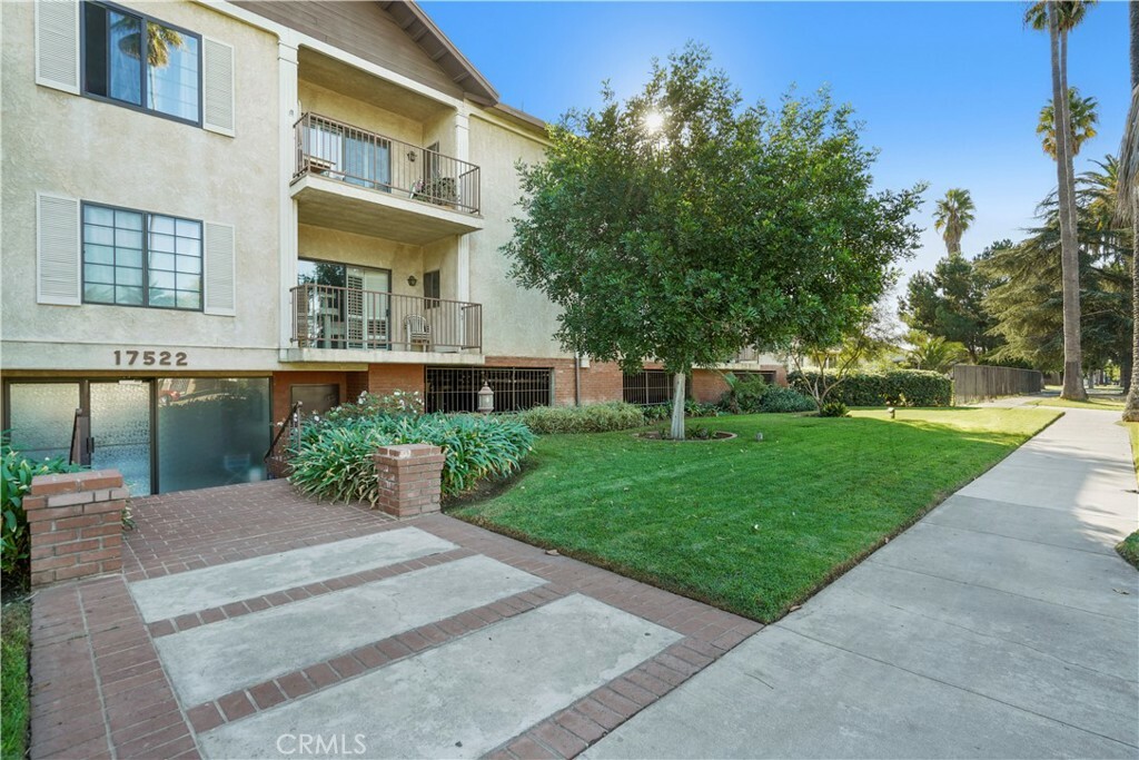 Property Photo:  17522 Sherman Way 104  CA 91406 