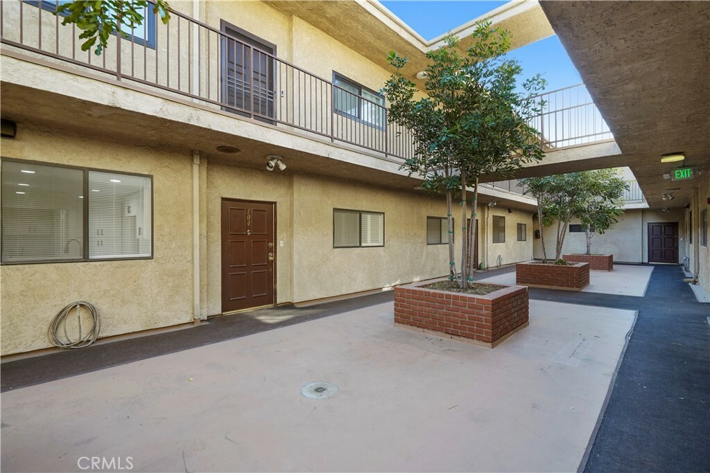 Property Photo:  17522 Sherman Way 104  CA 91406 