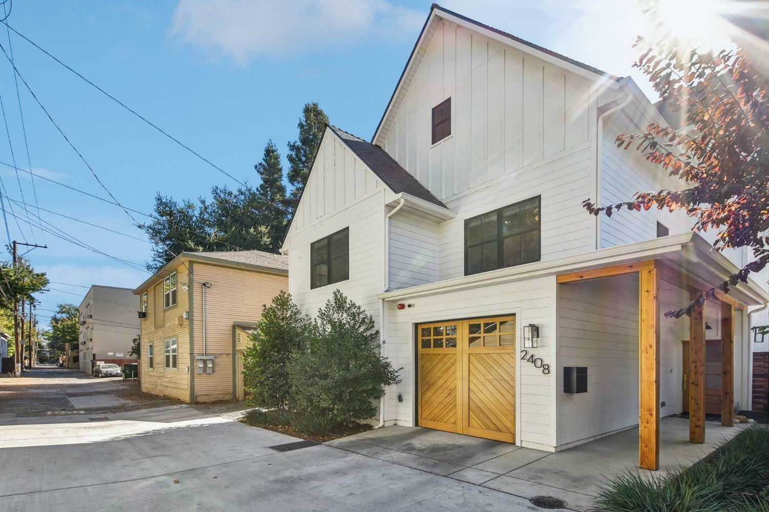 Property Photo:  2408 Historic Alley  CA 95816 