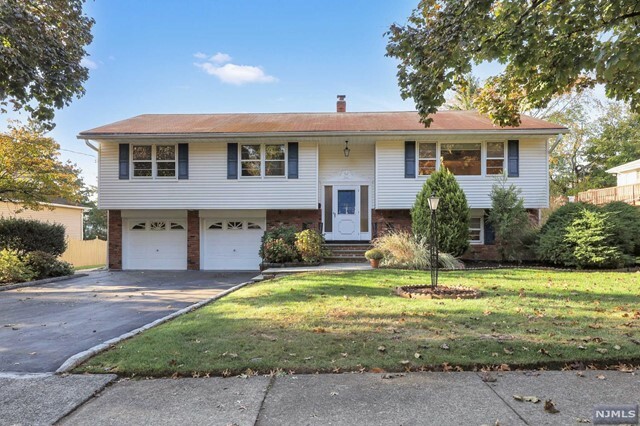 Property Photo:  276 Taft Court  NJ 07652 