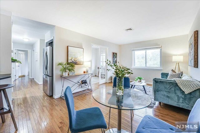 Property Photo:  311 Palisade Avenue 3D  NJ 07307 