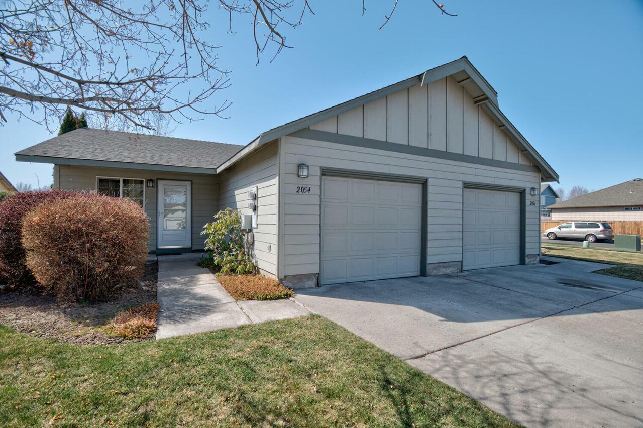 Property Photo: 2054 NW Elm Avenue OR 97756