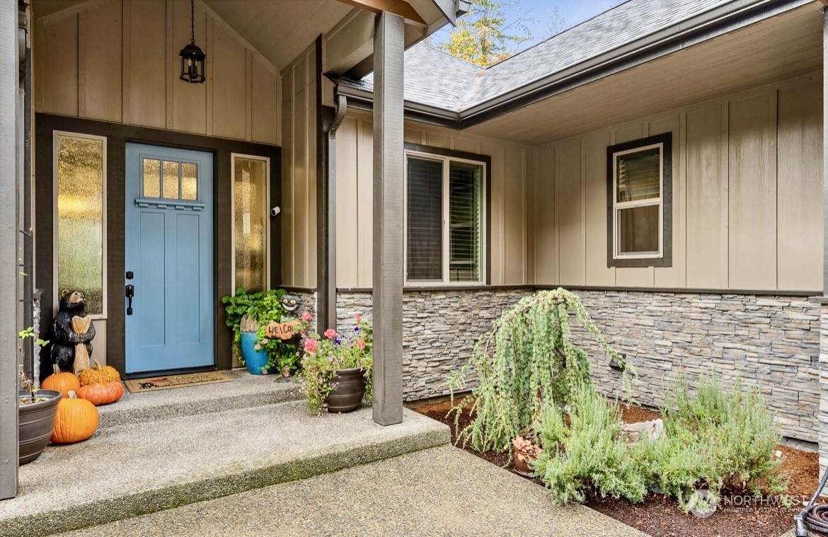 Property Photo:  6121  Buckthorn Court NW  WA 98502 