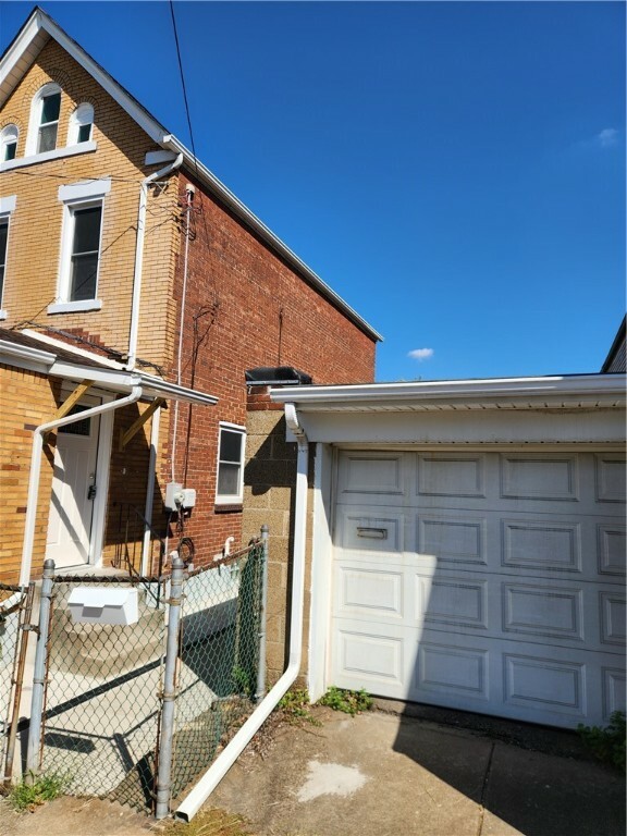 Property Photo:  34 Chartiers Ave  PA 15104 