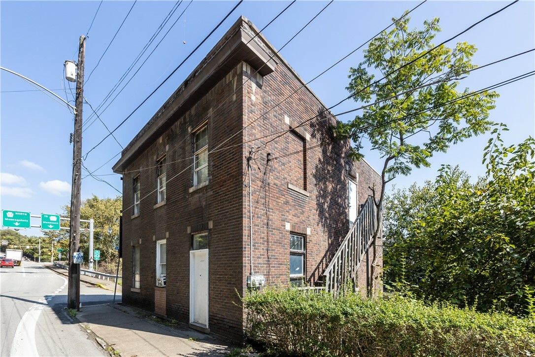 Property Photo:  502 Lincoln Ave  PA 15022 