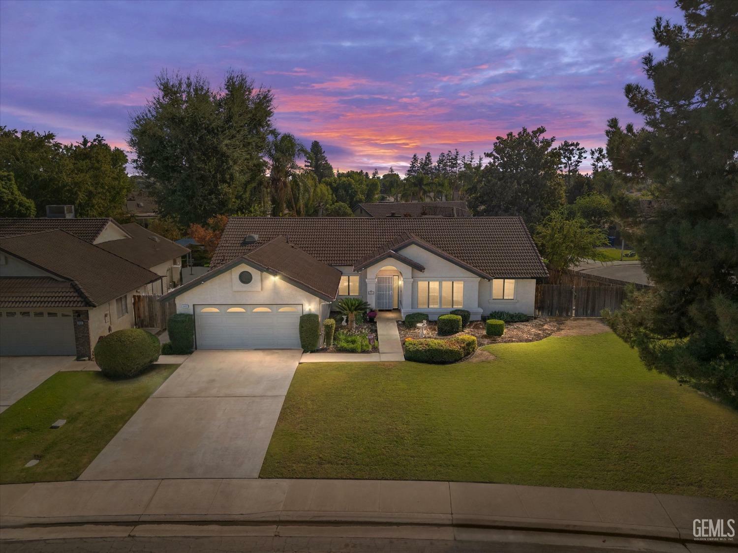 Property Photo:  9405 Huntsman Oak Court  CA 93311 