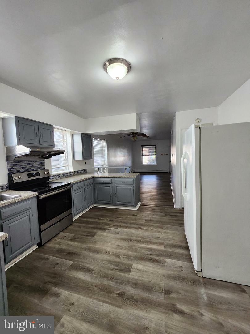 Property Photo:  1316 E 12th Street  PA 19022 