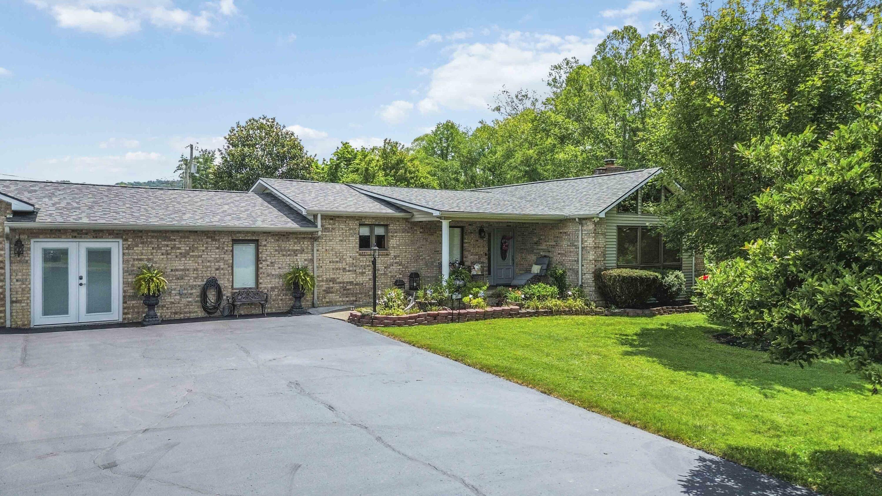 Property Photo:  37 Gina Court  KY 40906 