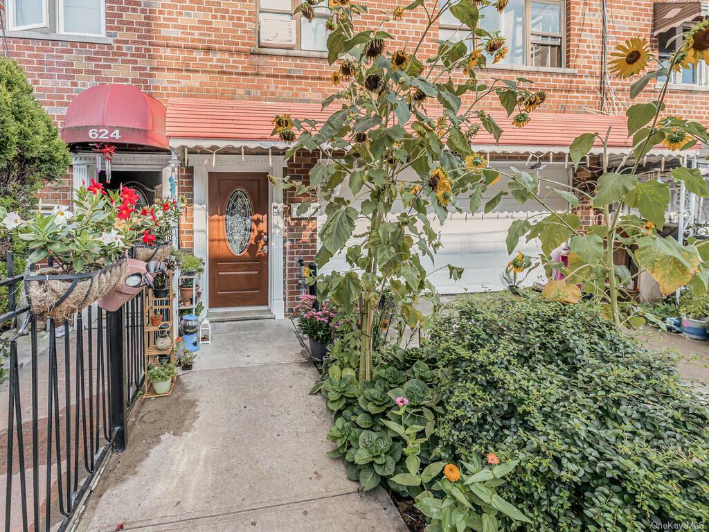 Property Photo:  622 Rosedale Avenue  NY 10473 