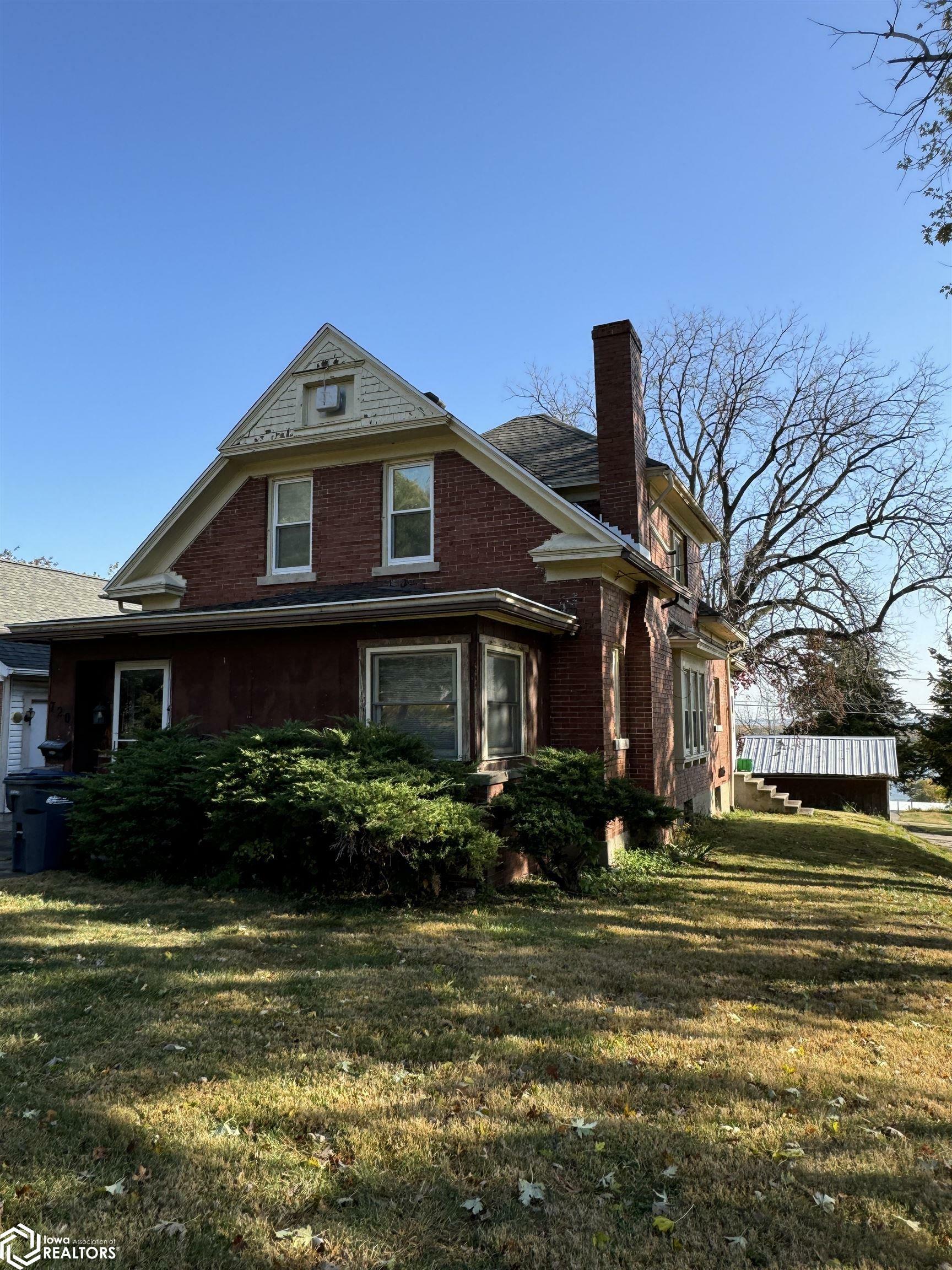 Property Photo:  720 S 4th Street  IA 52601 