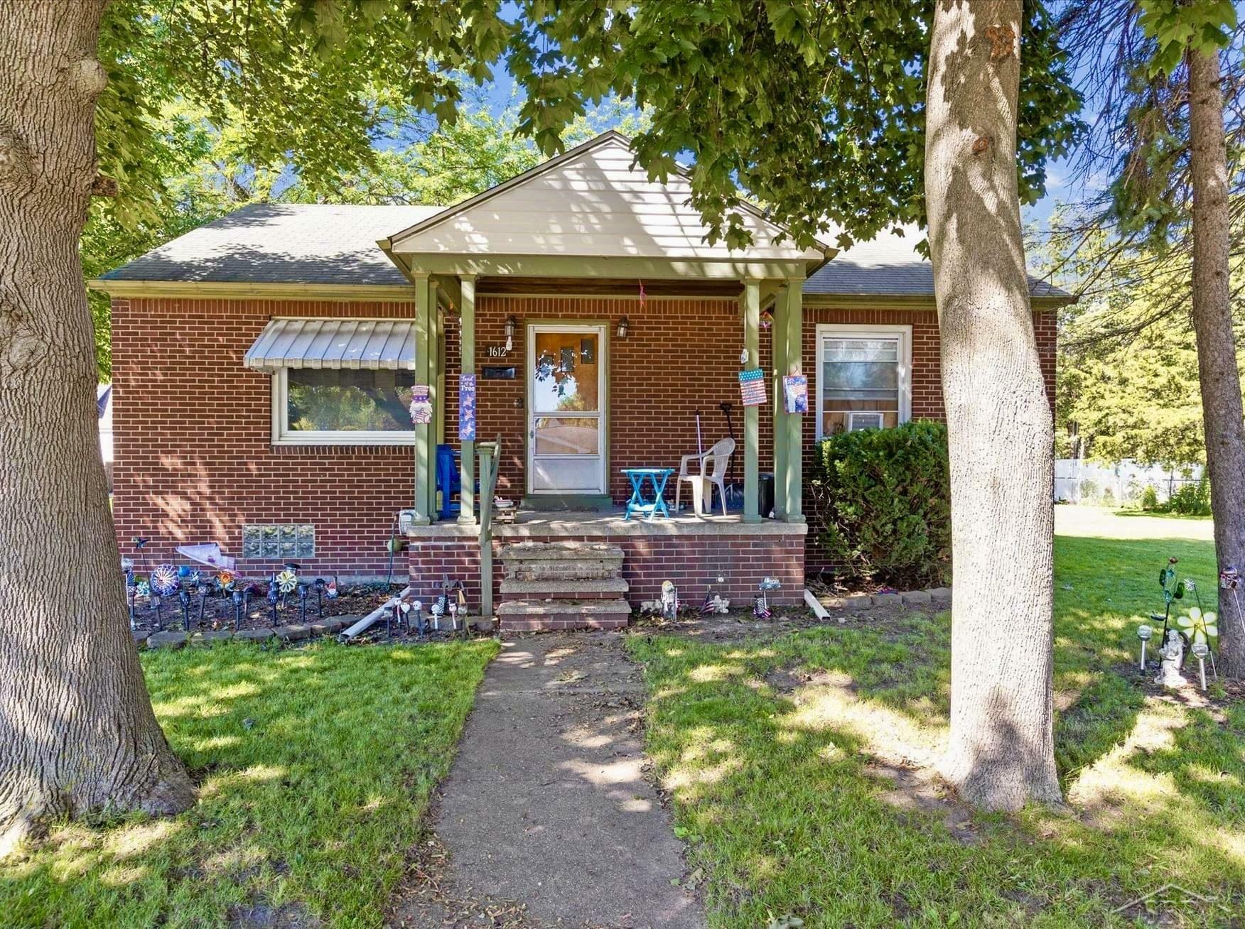 Property Photo:  1612 S Jefferson Street  MI 48708 