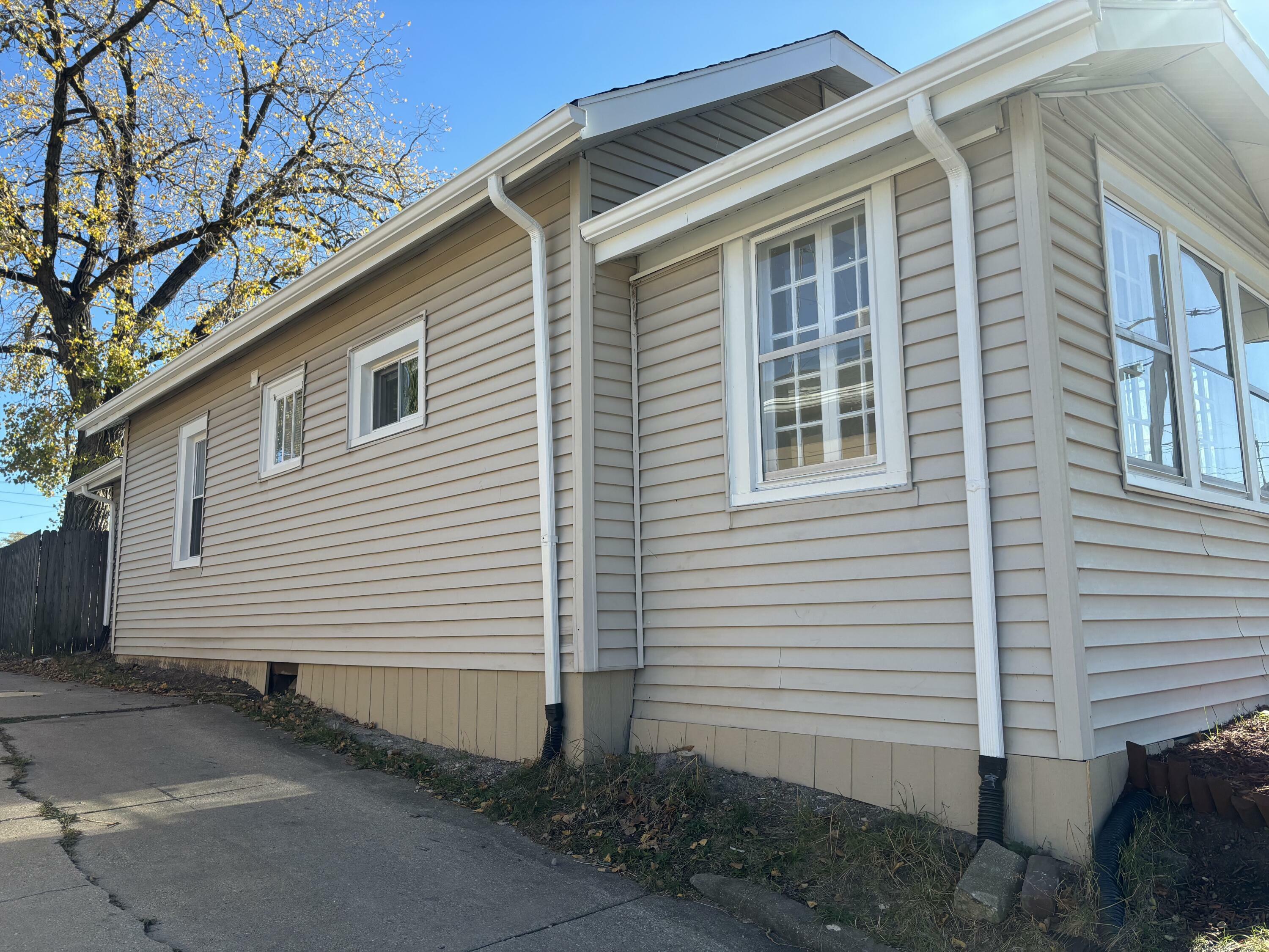 Property Photo:  1045 Harbridge Ave  WI 53403 