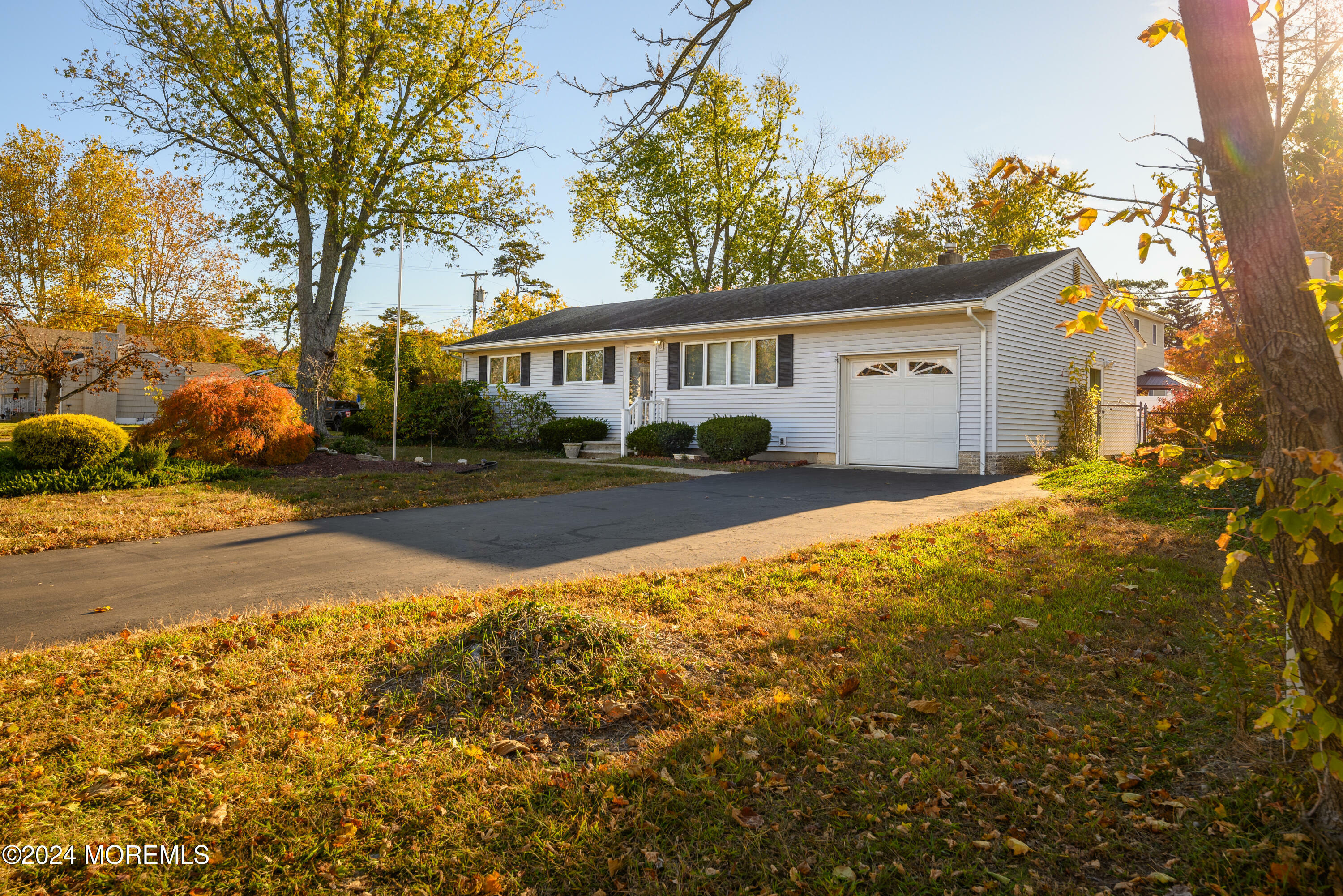 Property Photo:  53 Sutton Place  NJ 08755 