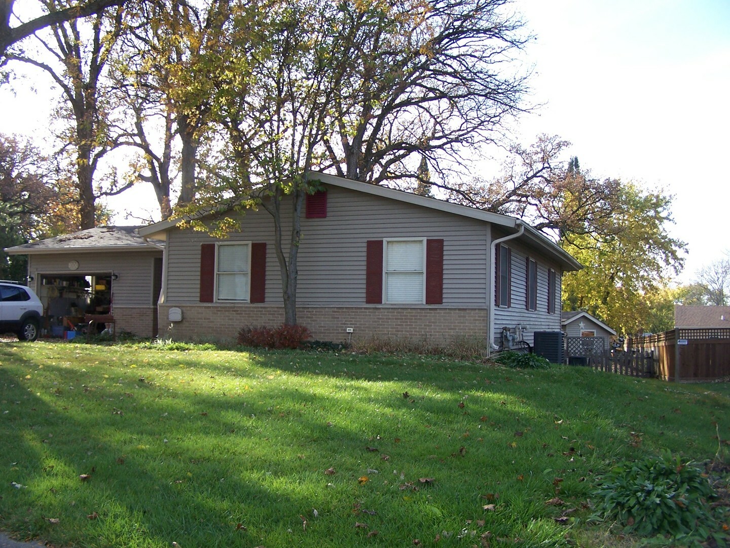 Property Photo:  1001 Essex Court  IL 60050 