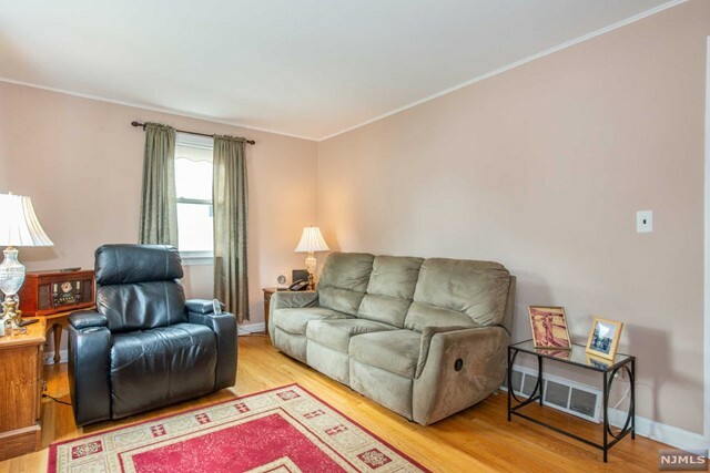 Property Photo:  9 Ideal Court  NJ 07110 