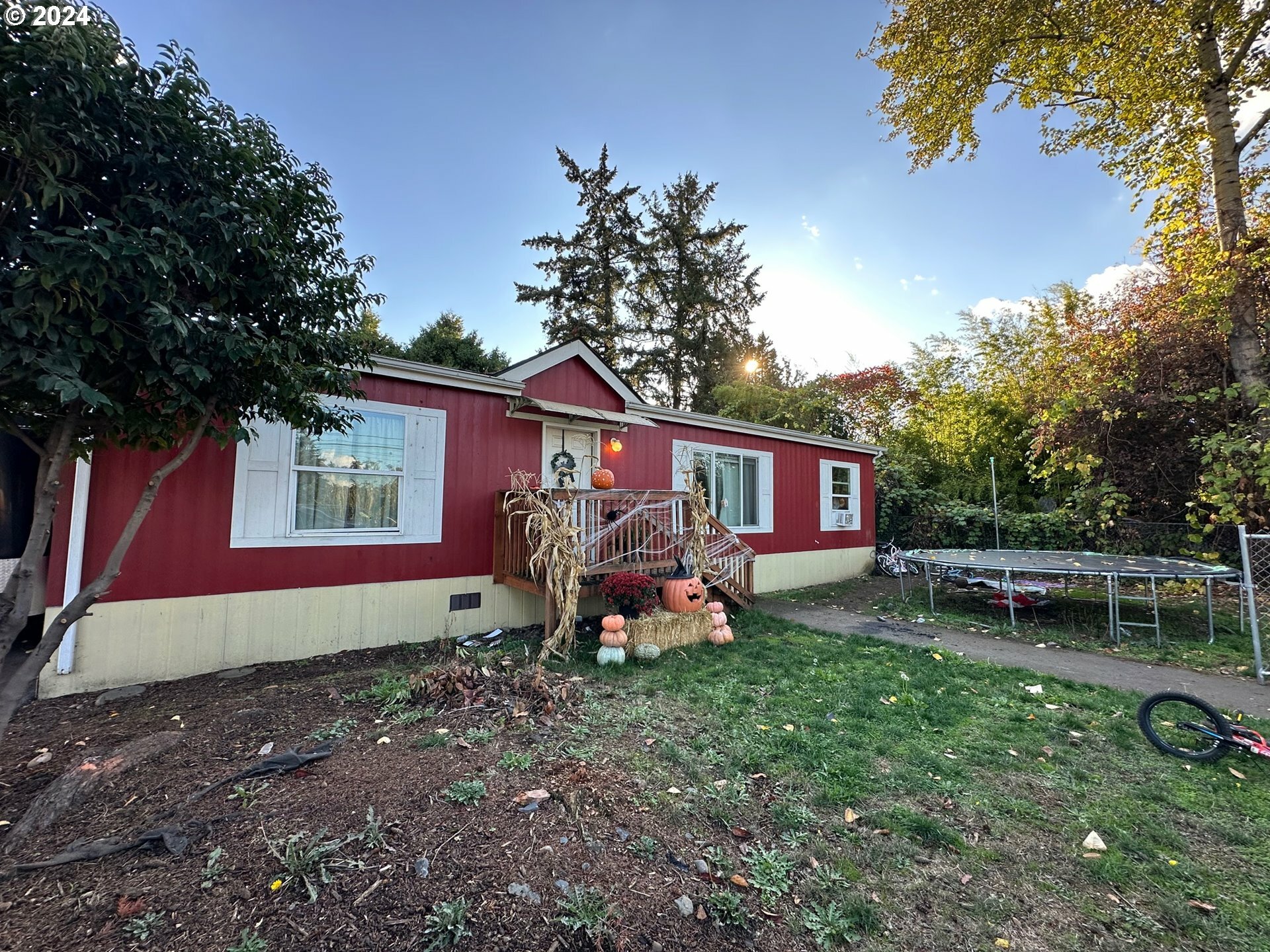 Property Photo:  8720 SE Clatsop St  OR 97086 