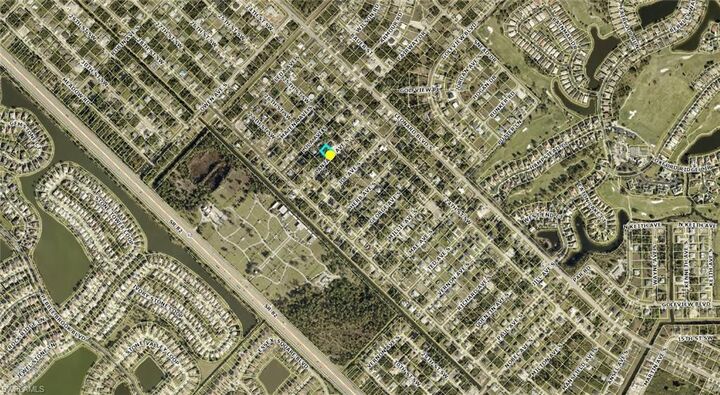 Property Photo: 2420 Lantana Ave S FL 33973
