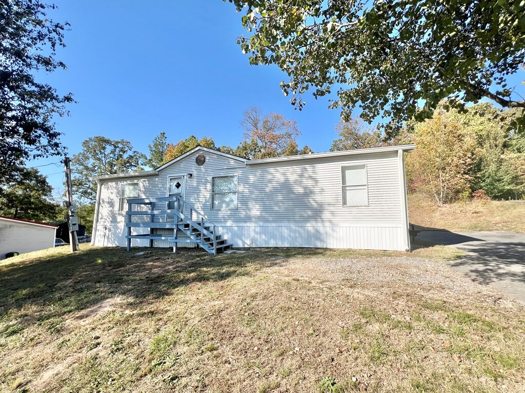 Property Photo:  124 Timbervale Drive  GA 30721 