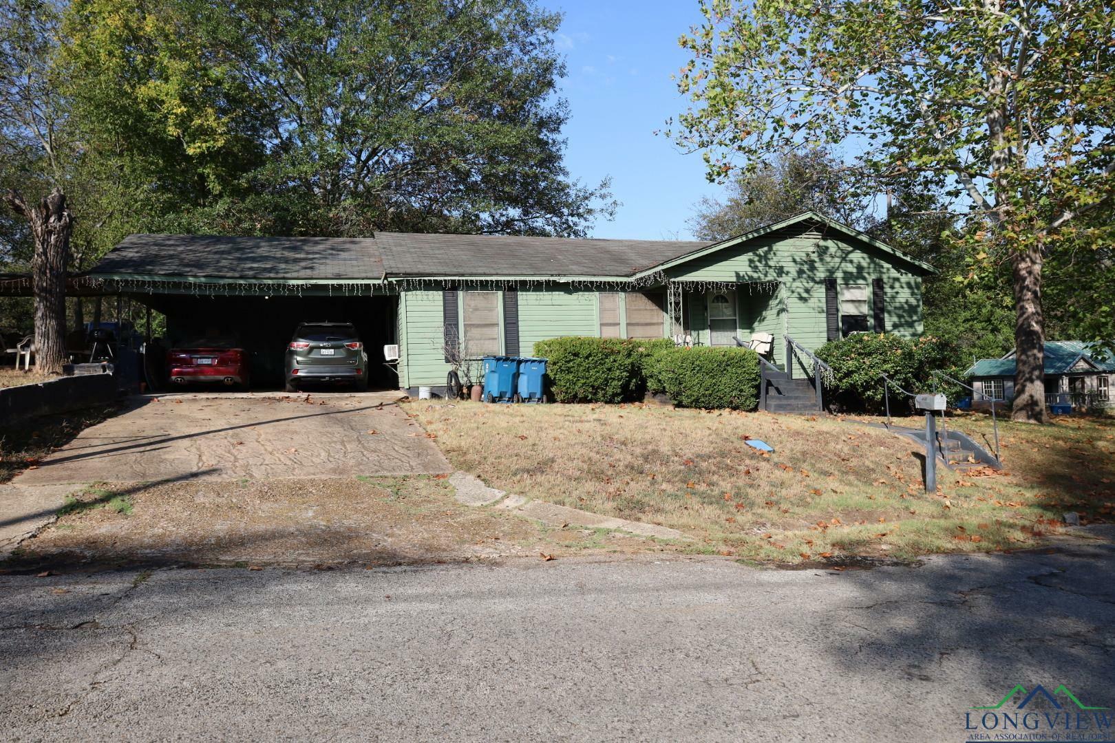 Property Photo:  1001 Higgins St  TX 75670 