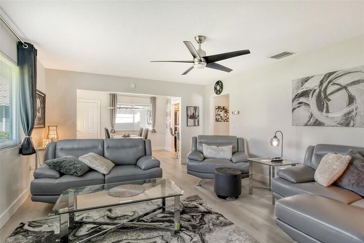 Property Photo:  2607 Riverbluff Parkway V145  FL 34231 