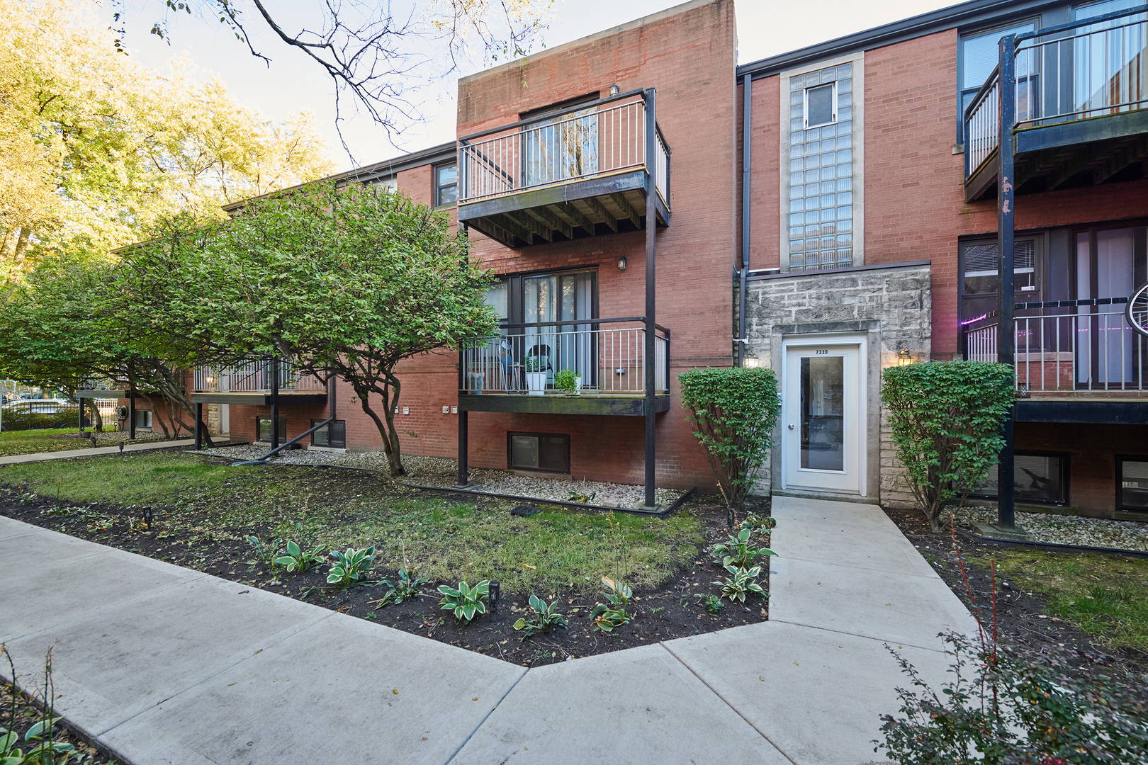 Property Photo:  7330 N Winchester Avenue 2W  IL 60626 