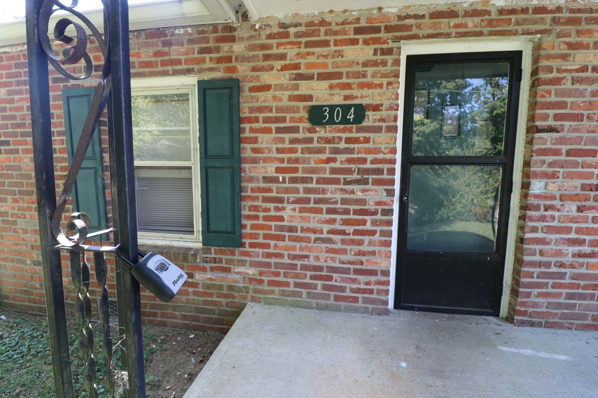 Property Photo:  304 Mitchell St  TN 37042 