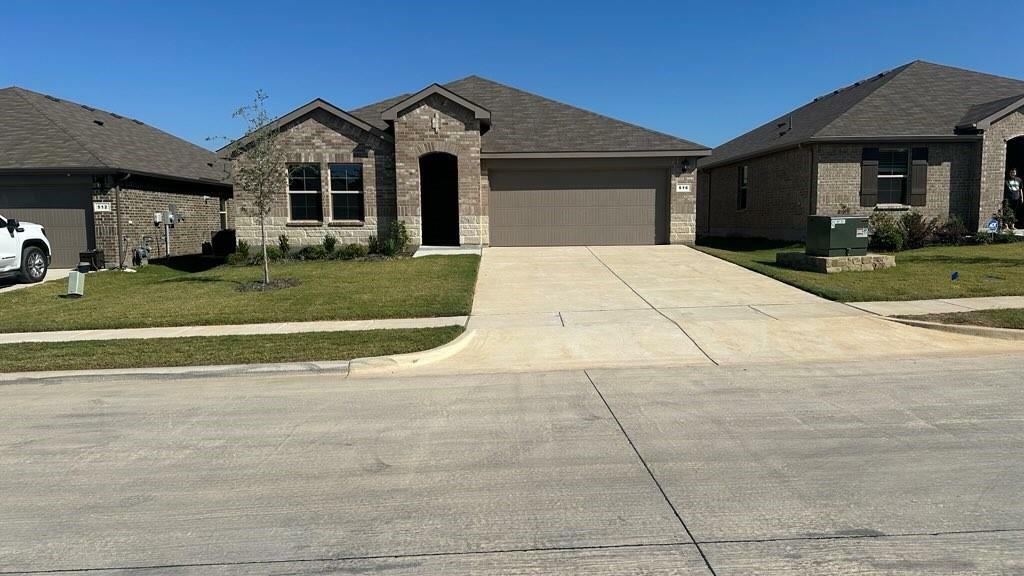 Property Photo:  516 Derby Lane  TX 76082 