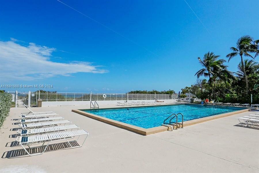 Property Photo:  611 Ocean Dr 2E  FL 33149 