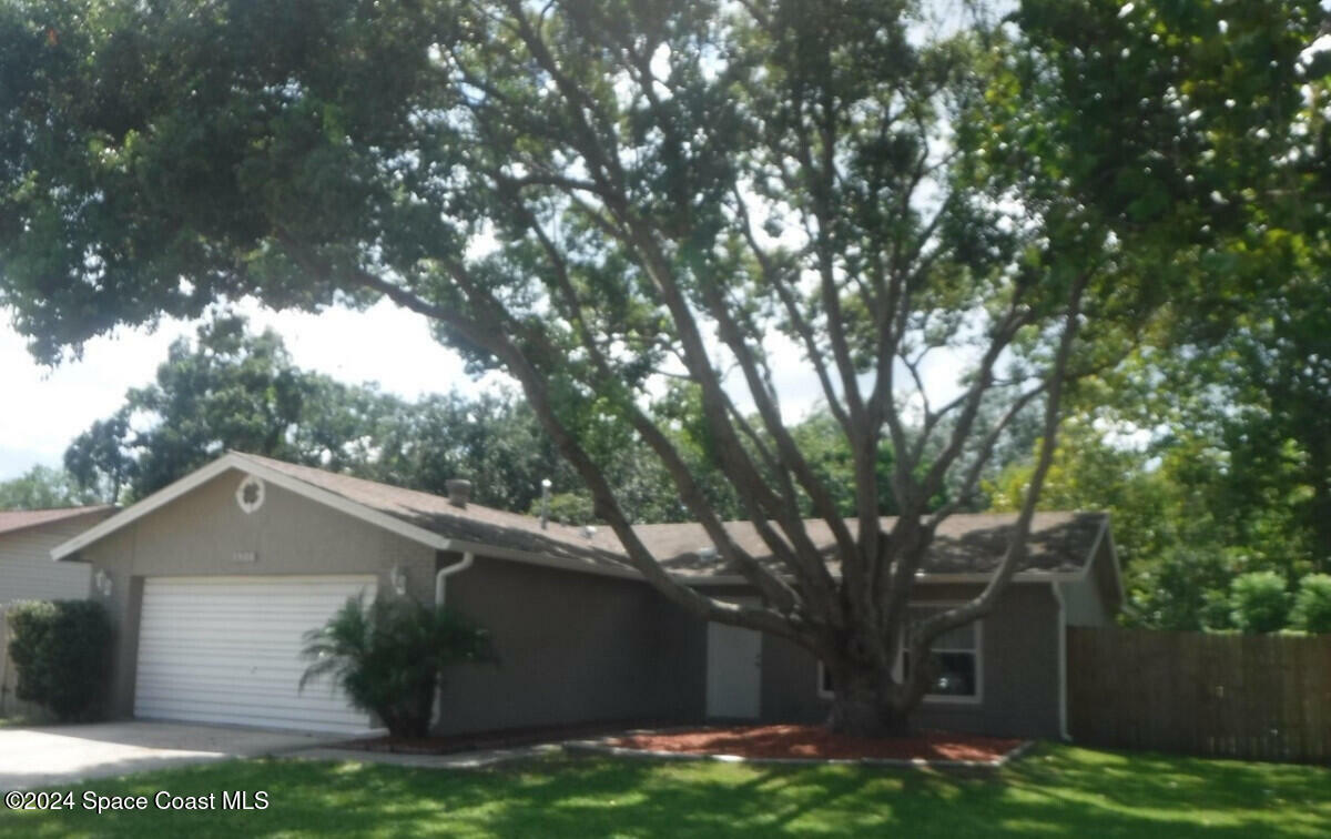 Property Photo:  1510 Yorktown Avenue  FL 32796 