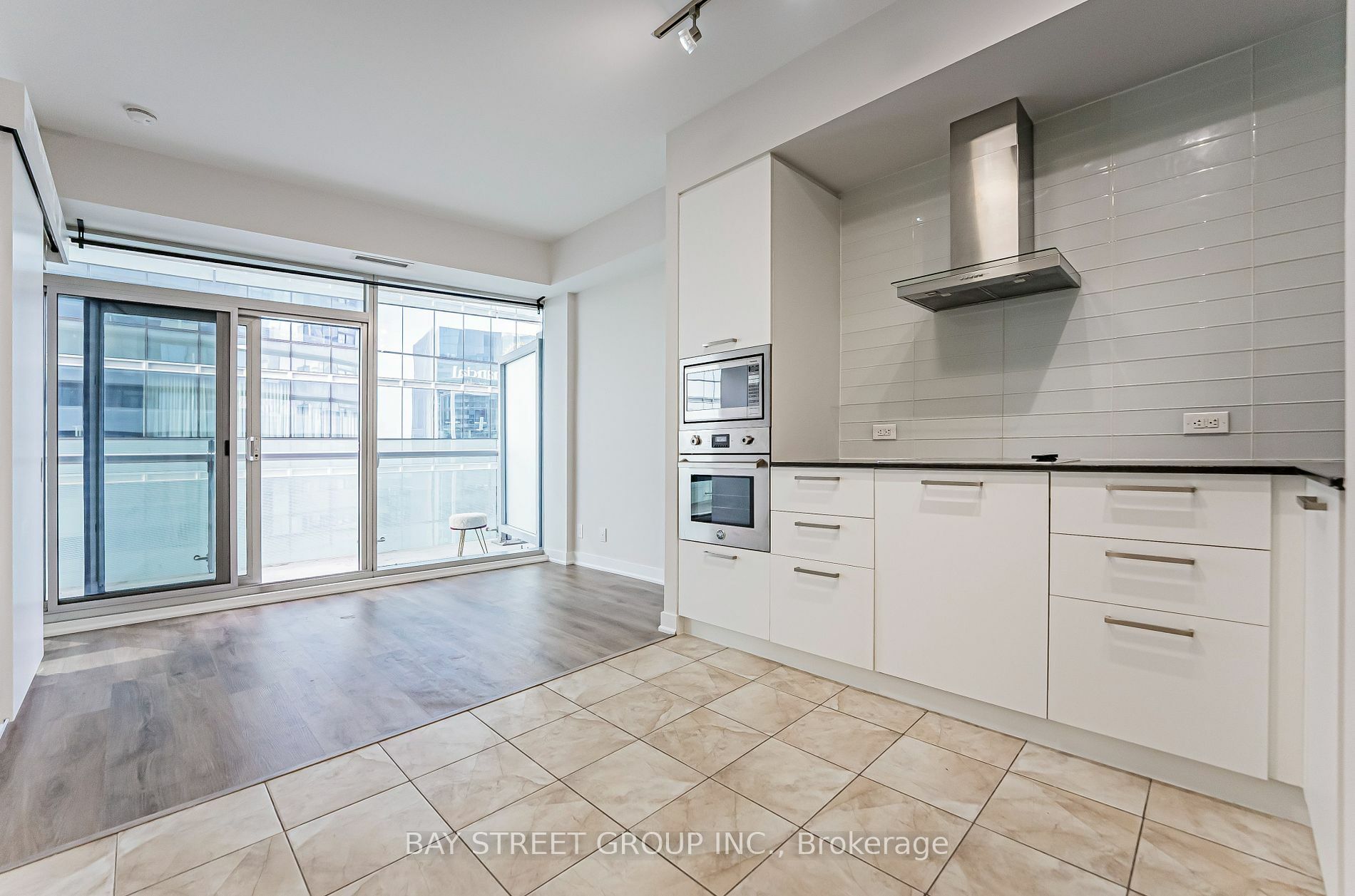 Property Photo:  14 York St 3809  ON M5J 2Z2 